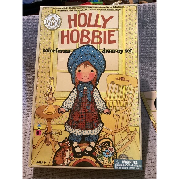 2017 Holly Hobbie Colorforms Classics Dress Up Set Toy Paper Doll with 4 Outfits - Picture 6 of 16